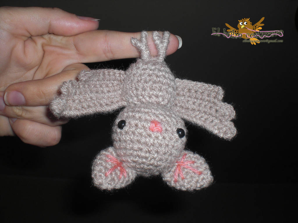 Amigurumi bat by elbuhocosturero