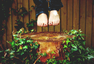 world at my feet by zombiemeena