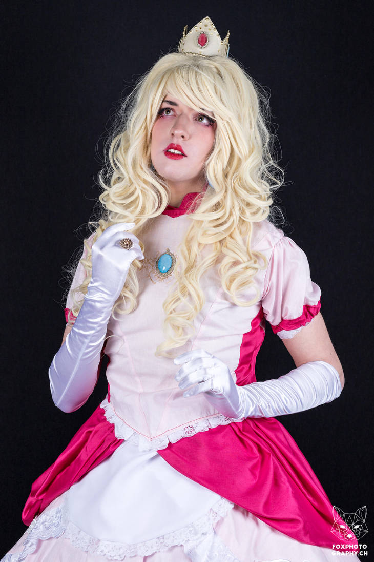 Princess Peach Cosplay By Leygesp On Deviantart