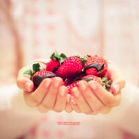 Chocolate Strawberries Day 202 by escaped-emotions