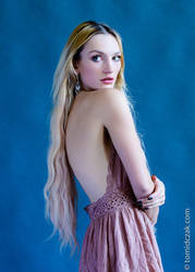 Olivia_01 by tomidczak
