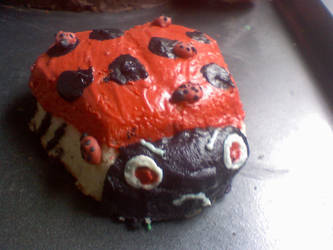 angry_ladybug_cake_by_adaser_d1z3e2k-250