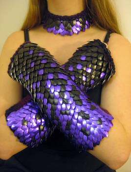 Knitted Scale Glove and Choker Set (black/purple) by CraftyMutt