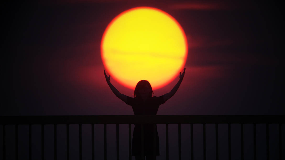 The girl with the sun in her arms by hypertech