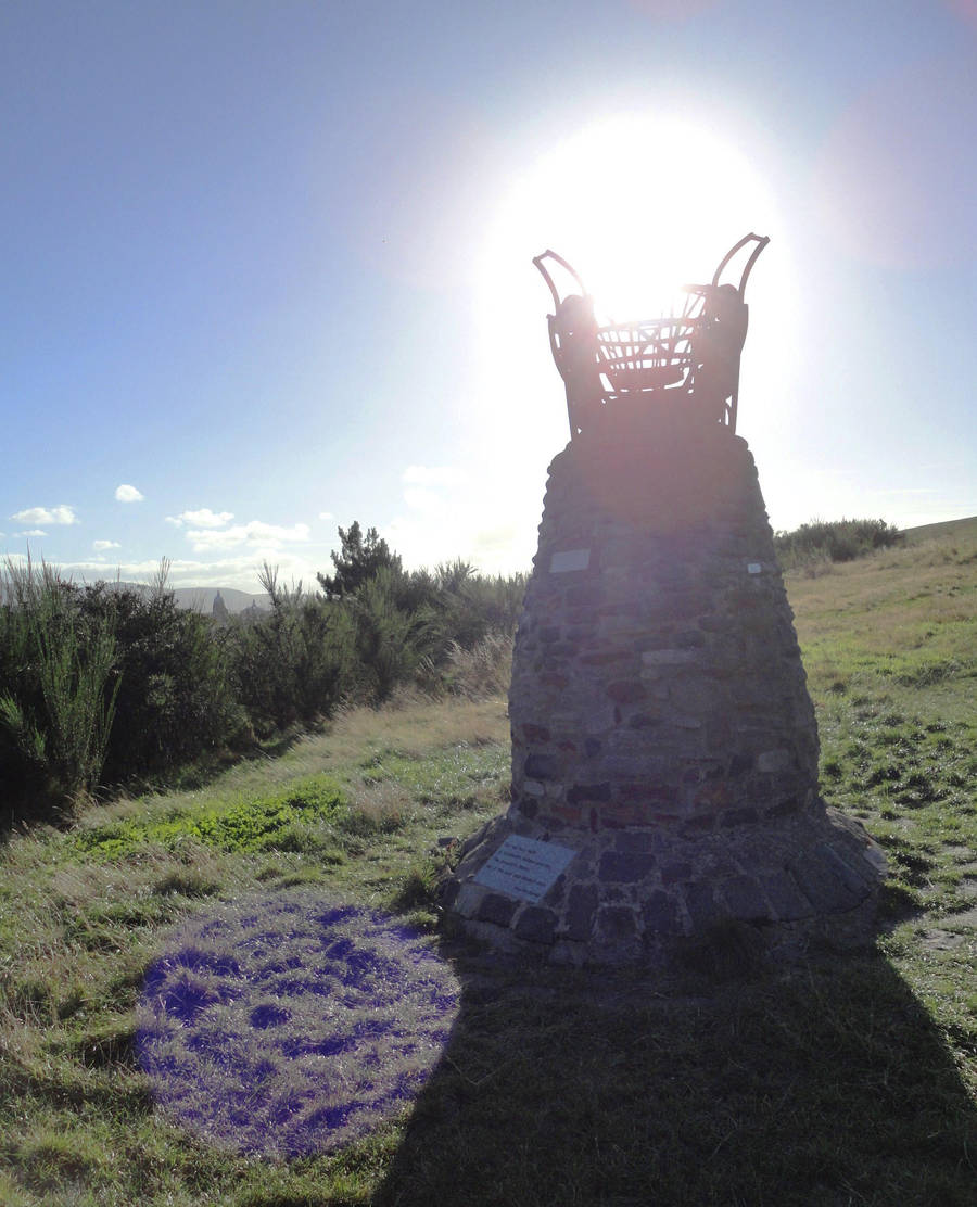 Calton Hill Cairn 2 by motleysun