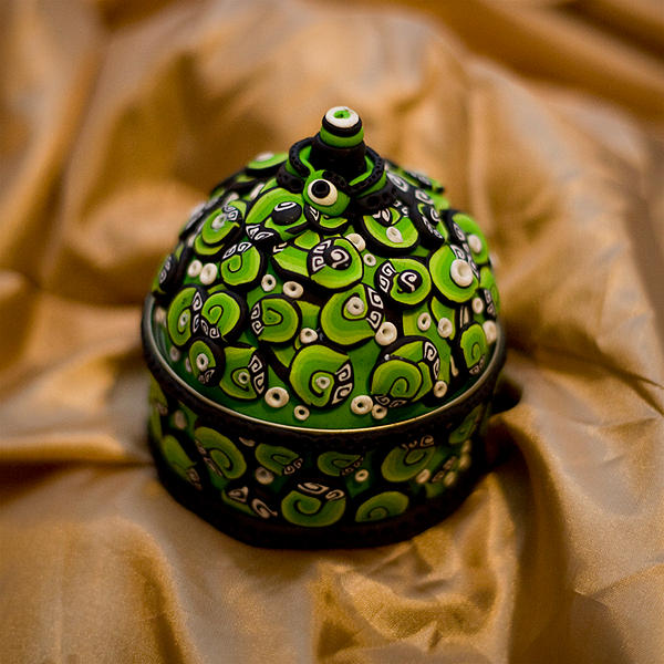 Lime Green Swirls box by Belilmalebridia