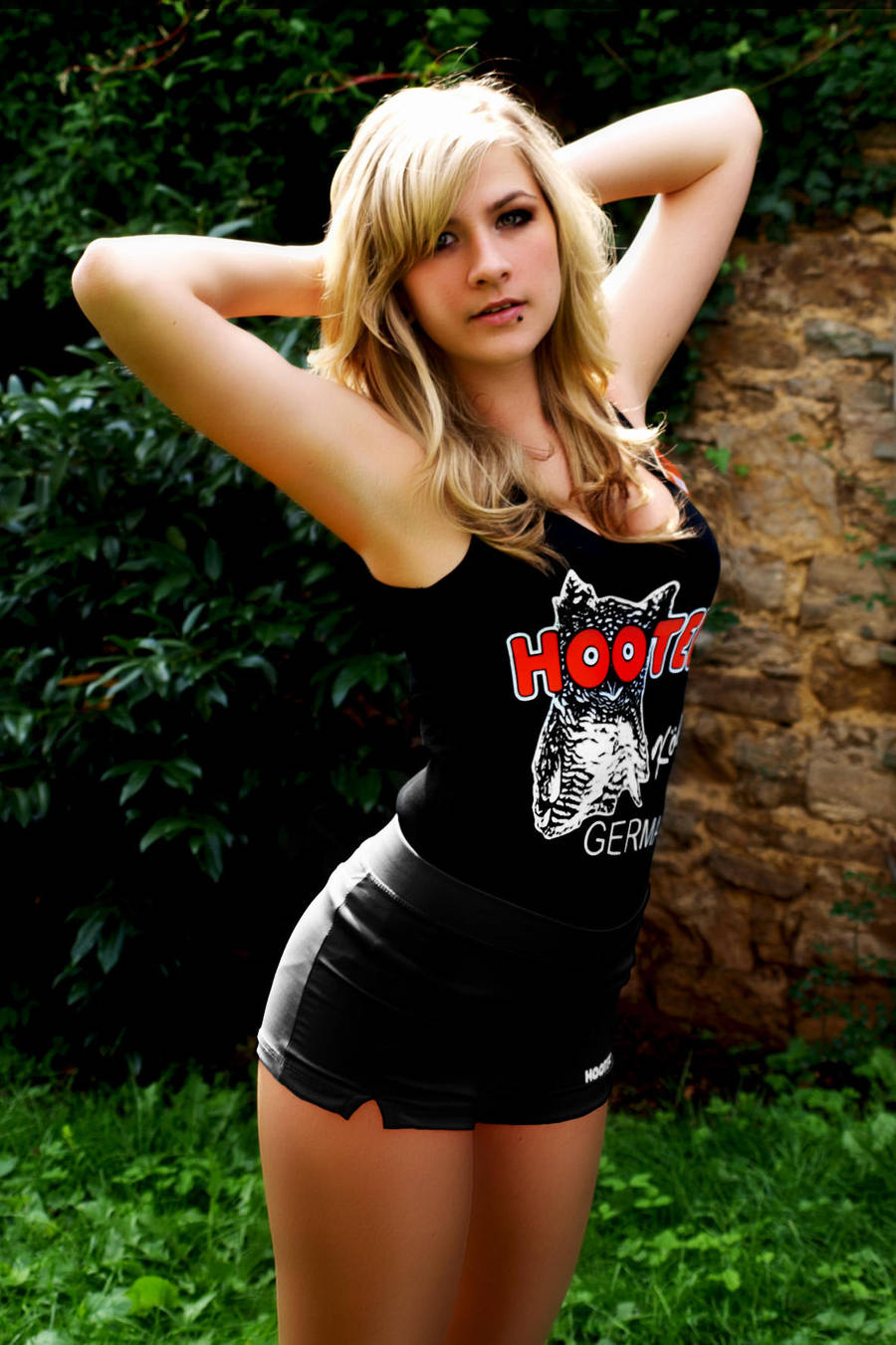 Hooters Makes You Happy by TheLastDay