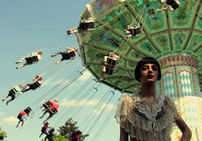 les chaises volantes. by moumine