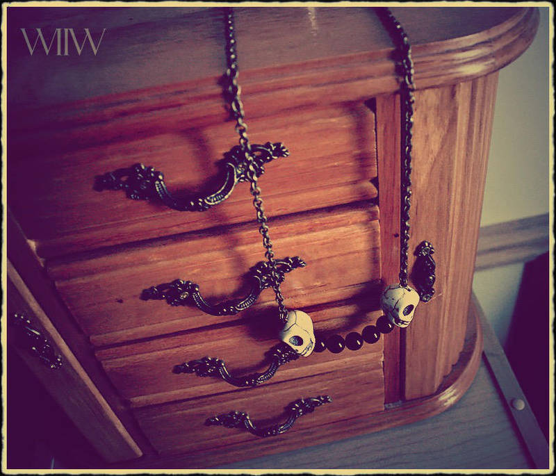 AWFUL ALICE Off With Her Head Necklace by wickedland