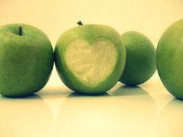 apple heart by Resiii