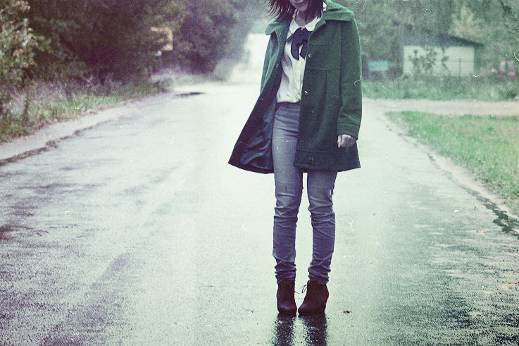 The girl who played with the foxes II by kittycrime