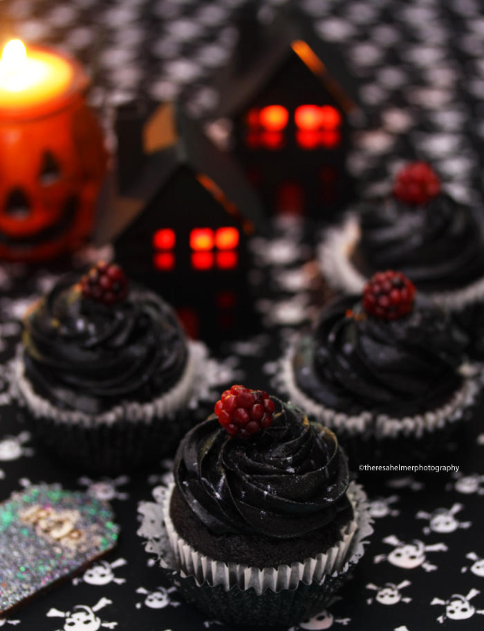 Blackberry Halloween Cupcakes by theresahelmer Blackberry Halloween Cupcakes by theresahelmer