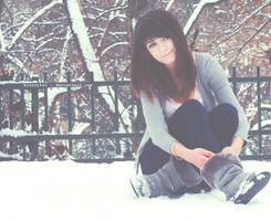 n i n i by BiscuiTsi