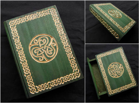 CELTIC BOOK BOX WITH GOLDEN CARVINGS by MassoGeppetto