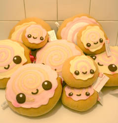 Cinnamon Iced Buns by kickass-peanut