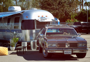 Oldsmobile Custom Cruiser with Airstream Excella by ryanthescooterguy