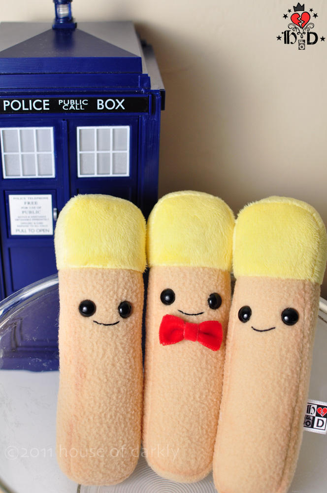 DW: Fish Fingers and Custard plush by brokensymphony