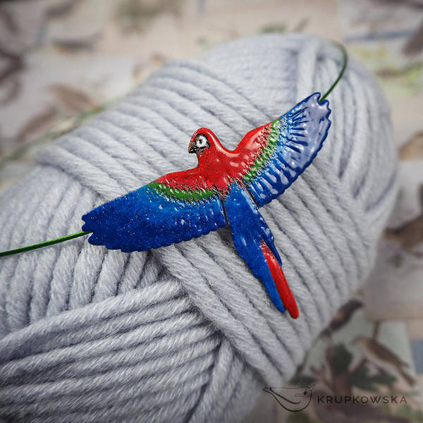 Red-and-green macaw necklace by szaranagayama