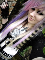 scene queen: rosa-morada by LaMapazheCabrona