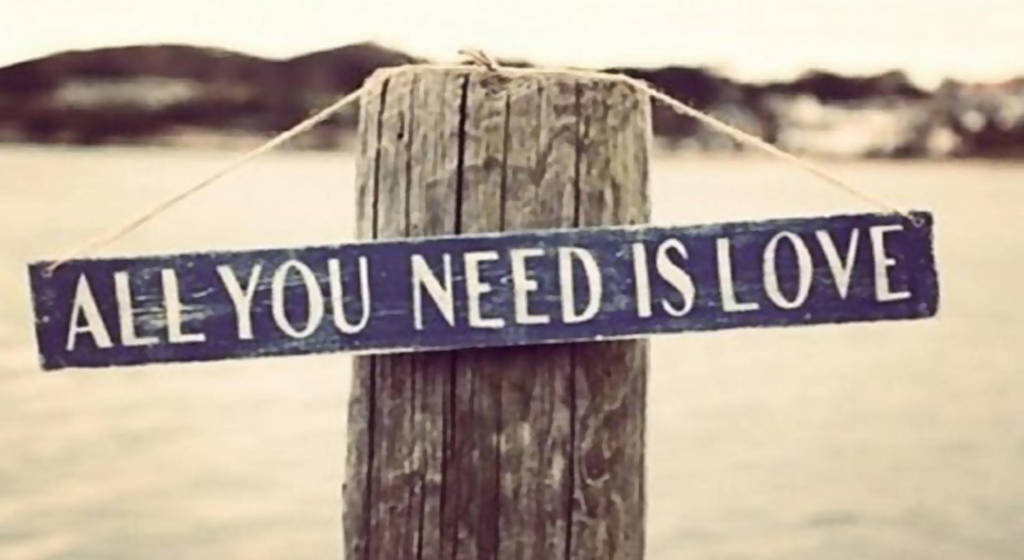 wallpaper all you need is love by Analaurasam