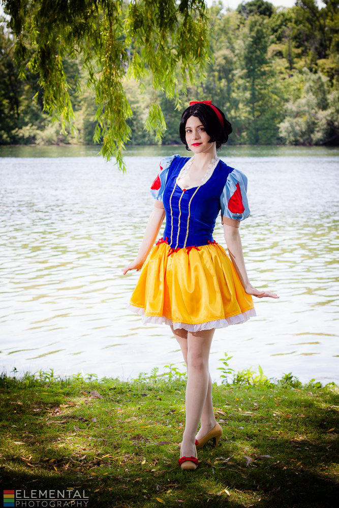 Snow White Lolita by straywind