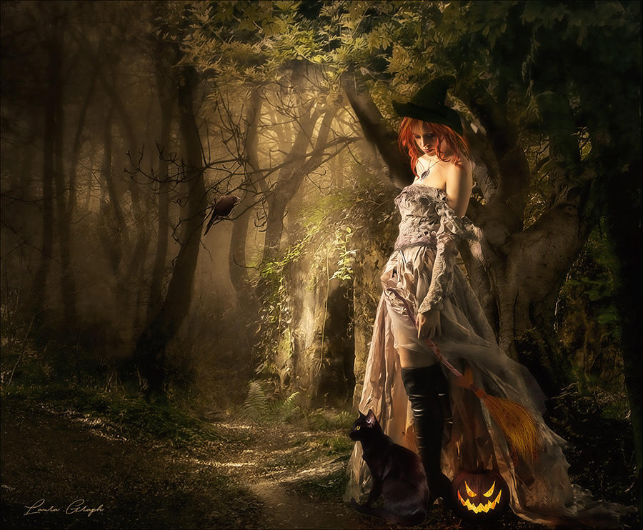 Halloween_ by Laura-Graph
