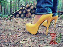 YELLOW by littlegirlinbigshoes