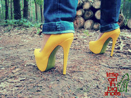 YELLOW by littlegirlinbigshoes