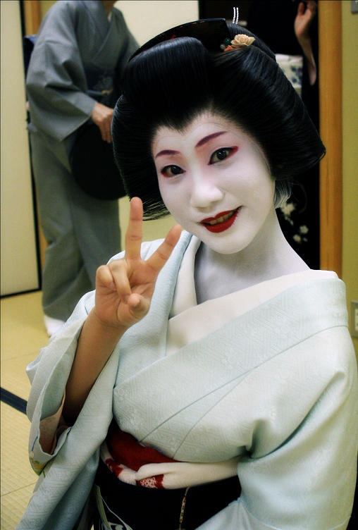Geiko Peace! by DrowElfMorwen