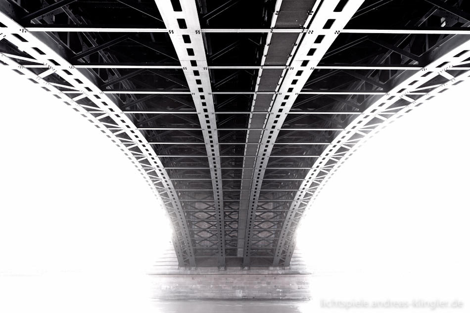 Bridge pier by naturtrunken