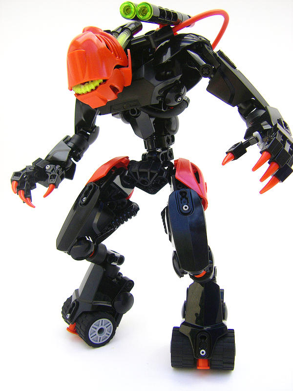 Bionicle MOC: Hunter by LordObliviontheGreat