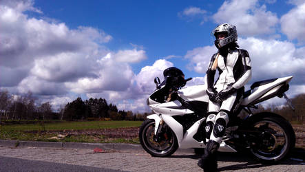 Yamaha R1 - Girl on Bike Part II by KaylaDavion