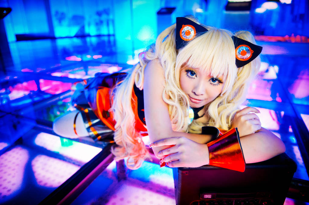 Vocaloid 3 SeeU : Run by thebakasaru