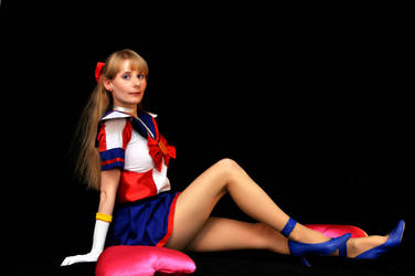 Lovely Warrior Sailor V by LoveSenshi