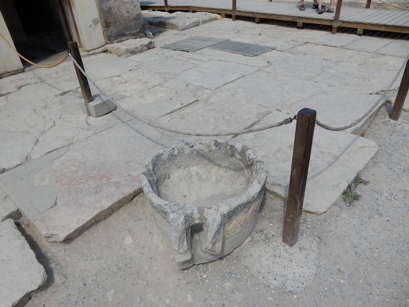 Crete - Knosos - Thing by Gwathiell