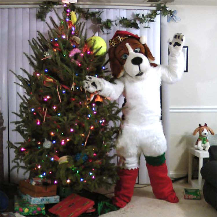 Decorating the Tree by cheesebeagle