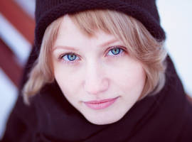 Caught in her eyes by bittersweetvenom