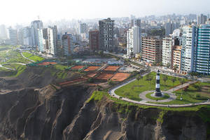 Paragliding over Lima by FrancisFortin