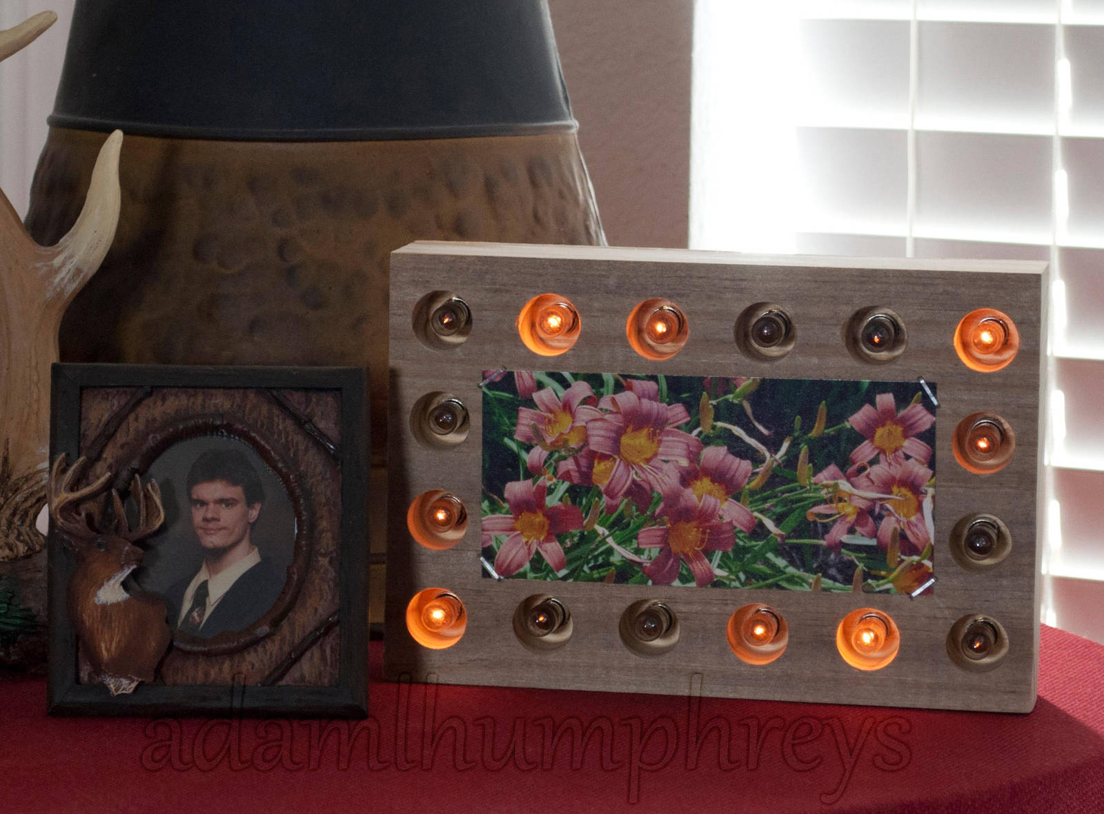 Animated Marquee Picture Frame by adamlhumphreys