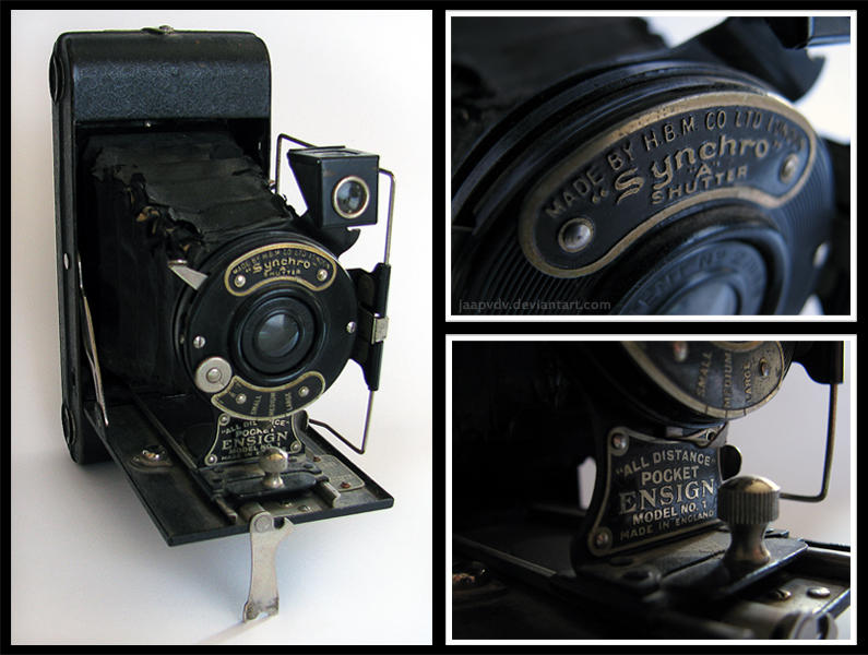 Old Camera by JaapvdV