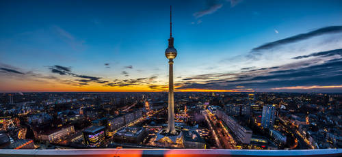 Berliner Fernsehturm at sunset by roman-gp