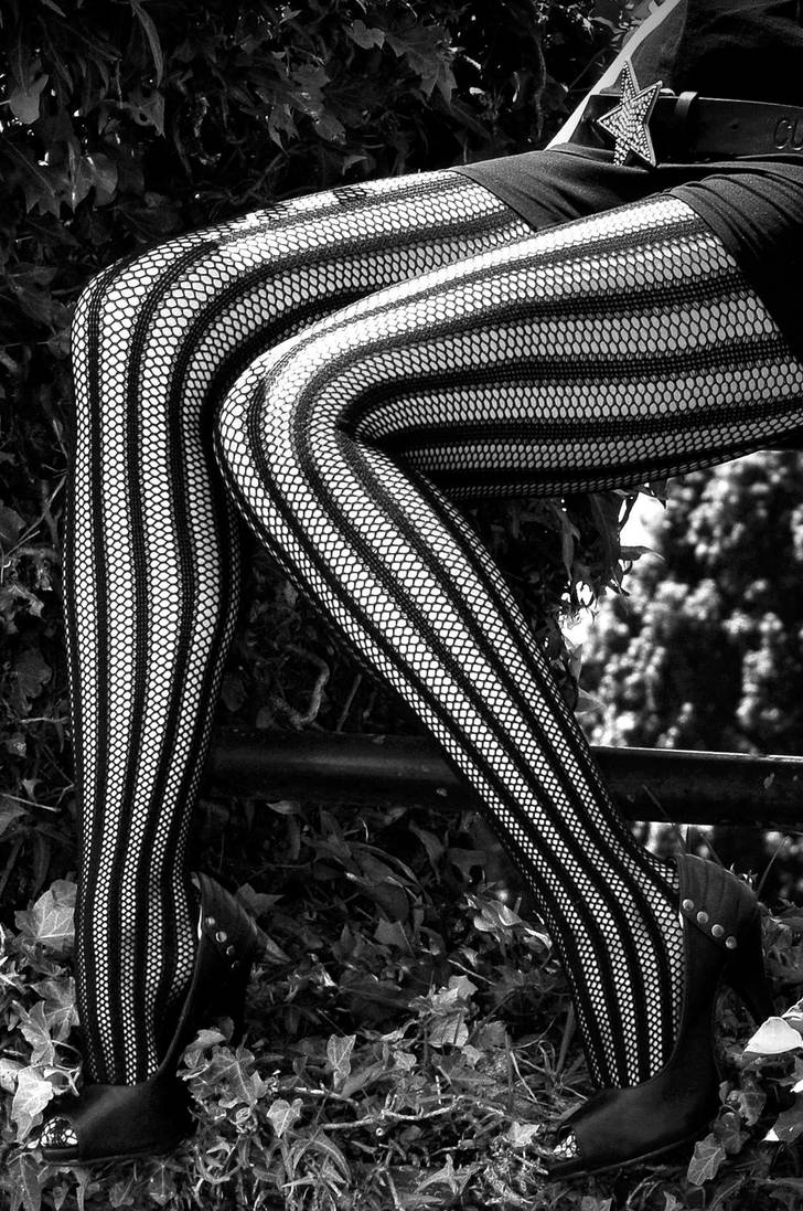 B + W legs by Black5pointstar