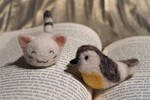 A kitty and a birdie felts by nkyvi
