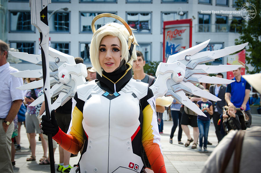 Overwatch Mercy Cosplay by sweetcivic
