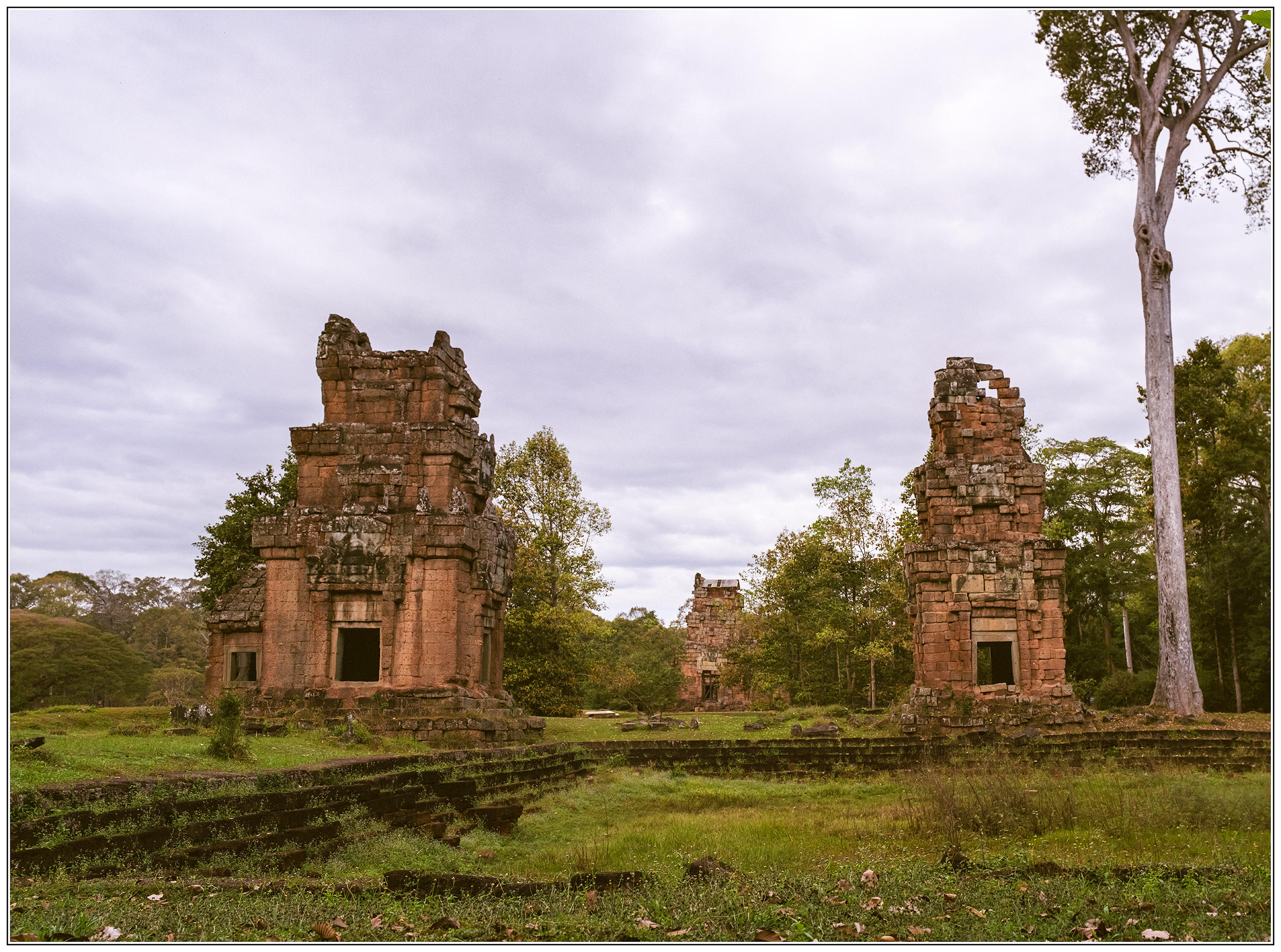 Prasat South Kleang #2 by Roger-Wilco-66