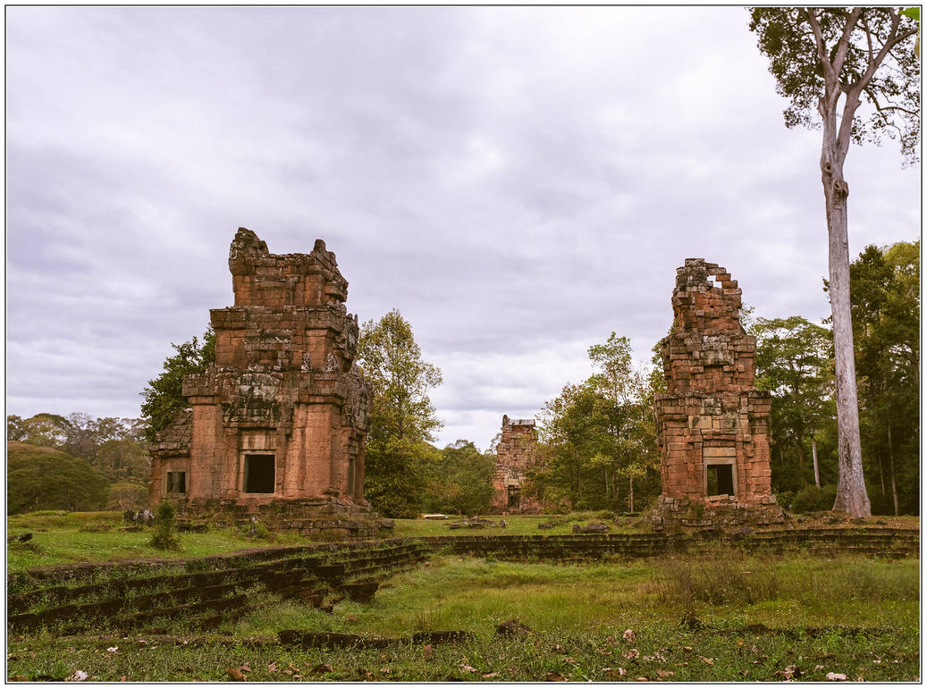 Prasat South Kleang #2 by Roger-Wilco-66