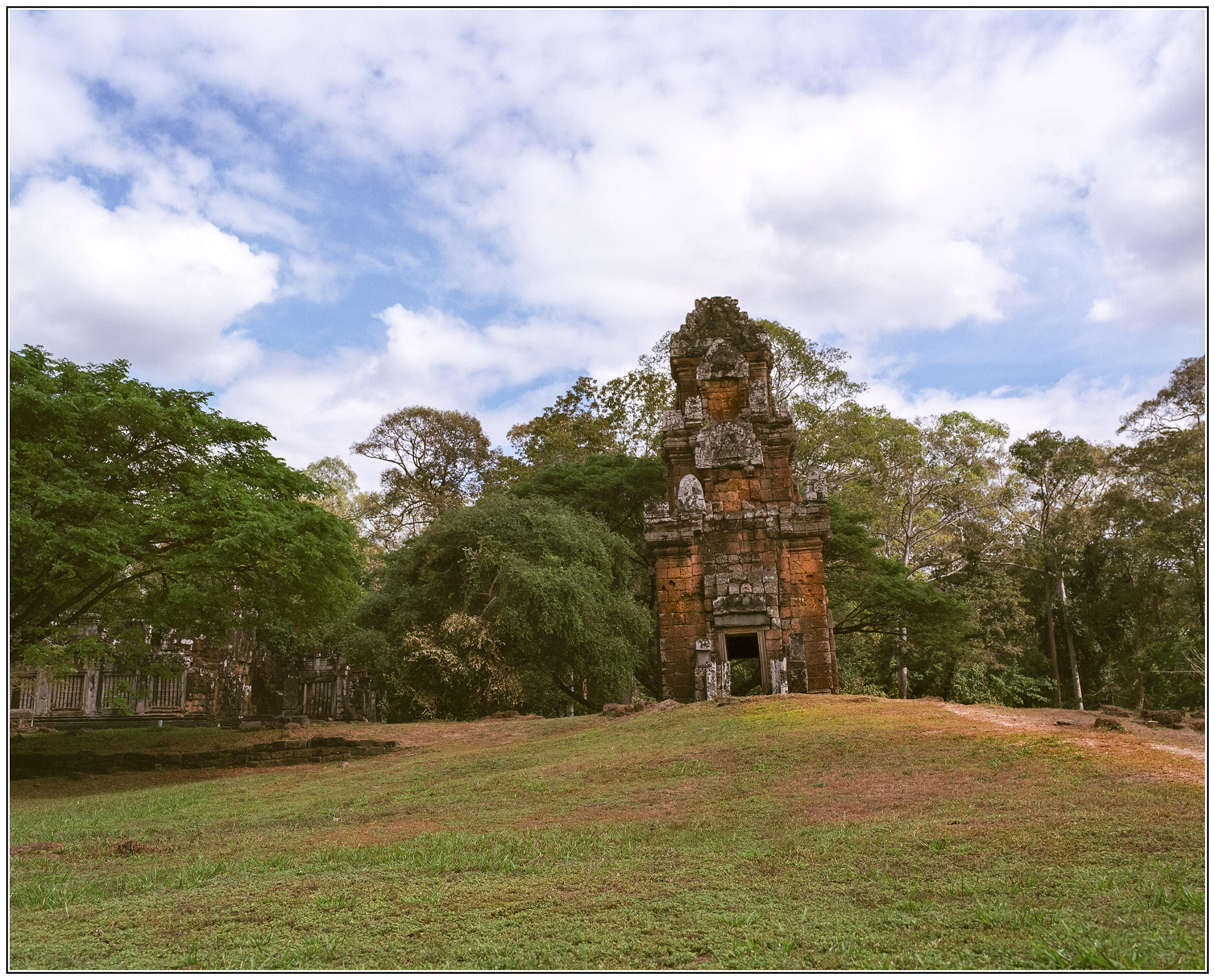 Prasat South Kleang #5 by Roger-Wilco-66