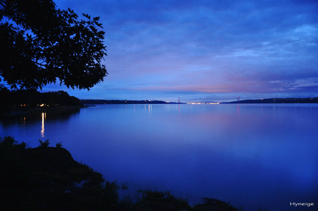 La Nuit sur le Fleuve I by hyneige