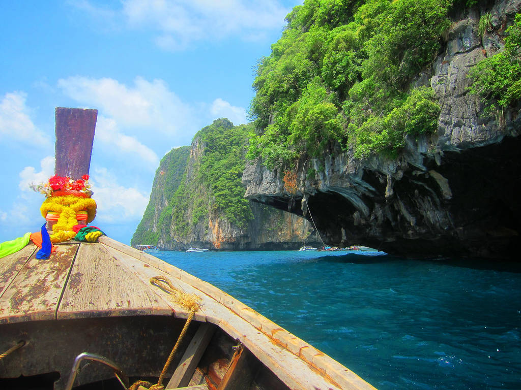 Approach to Ko Phi Phi Lee by emshore