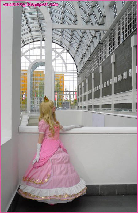Princess Peach Cosplay 2012 by Sorayachi